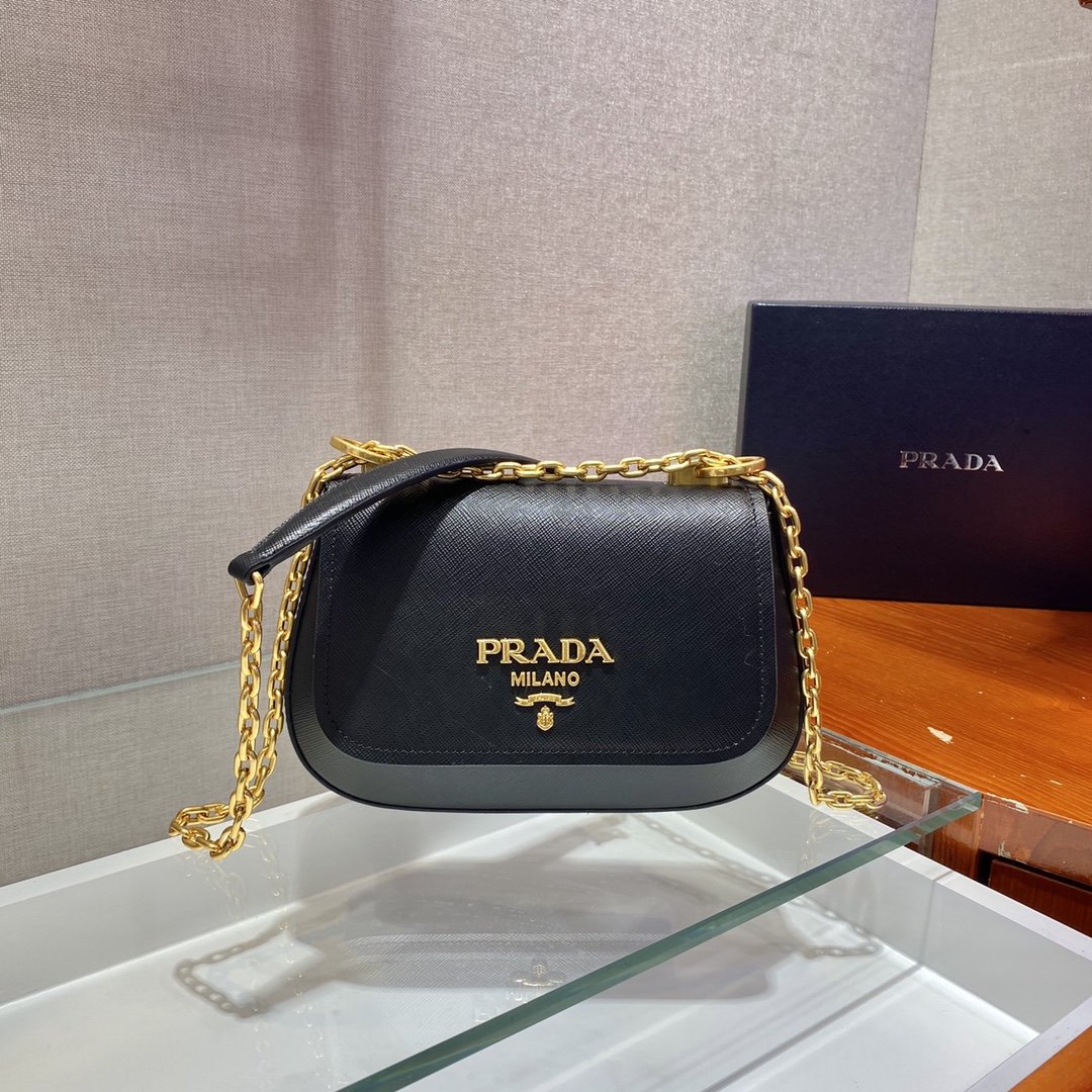 Prada_Saffia